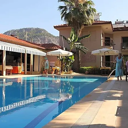فندق Nirvana 4*